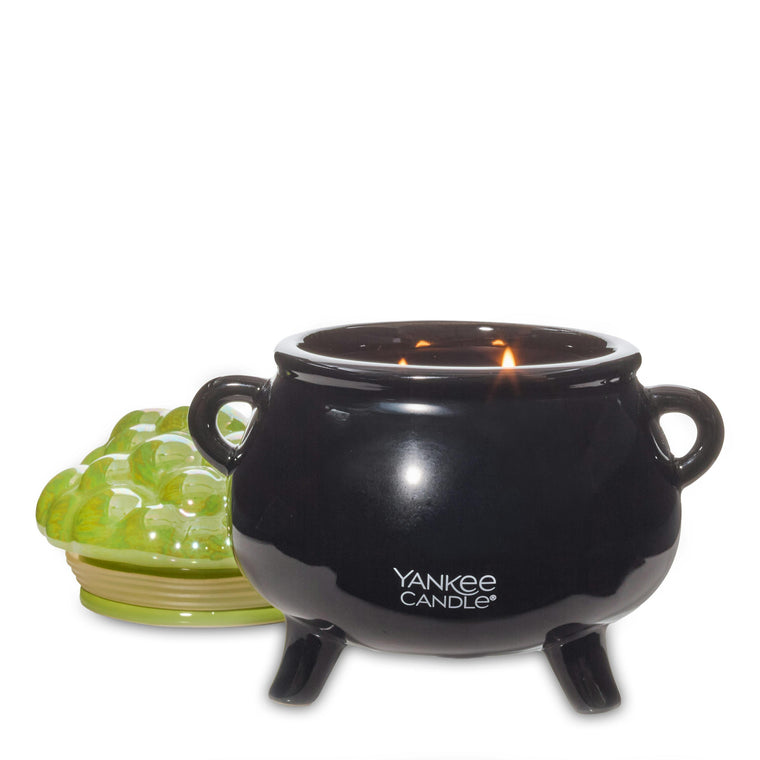 Phantom Bookshop Bubbling Cauldron Candle R4